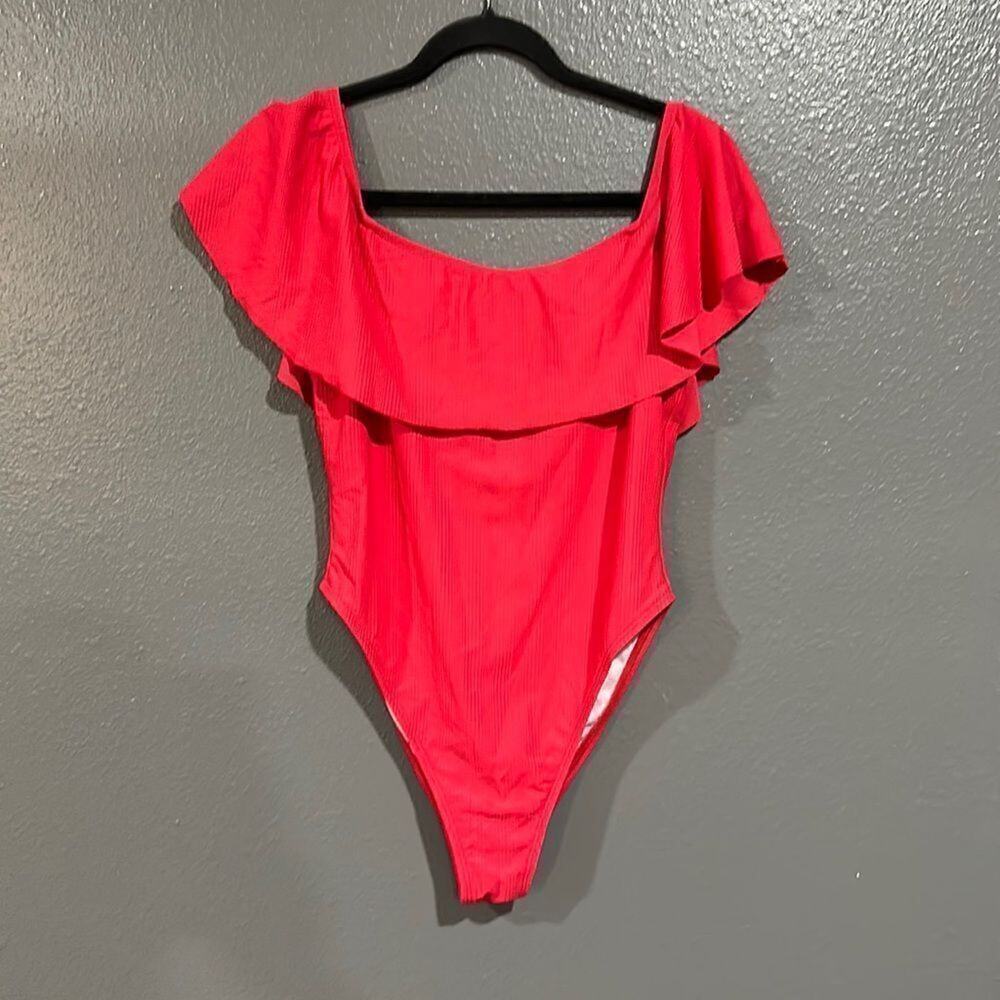 Dippin Daisy’s Red Ribbed Ruffle One Piece Swimsuit XL